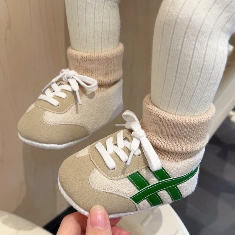 婴儿鞋子0-6个月春秋软底透气宝宝鞋袜一体3-6-12个月学步鞋不掉