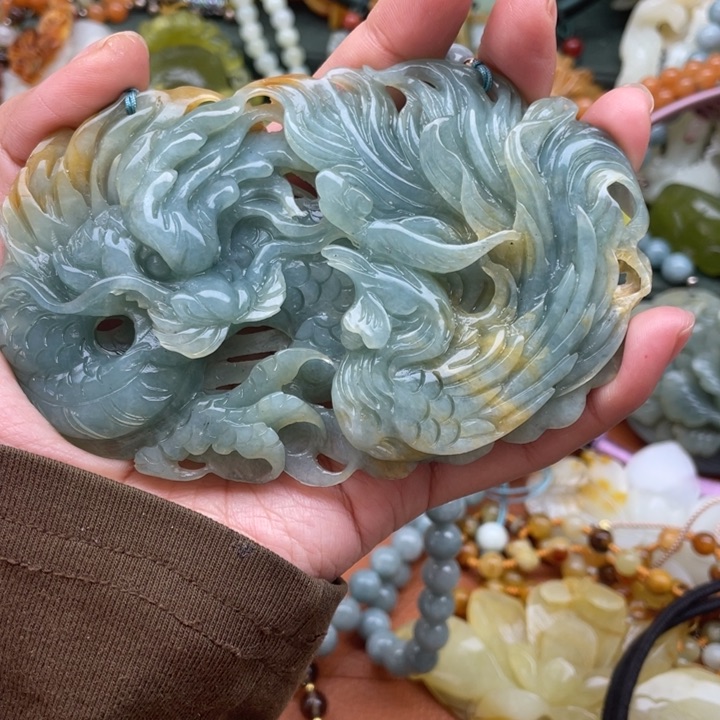 蛇纹石玉吊坠合金