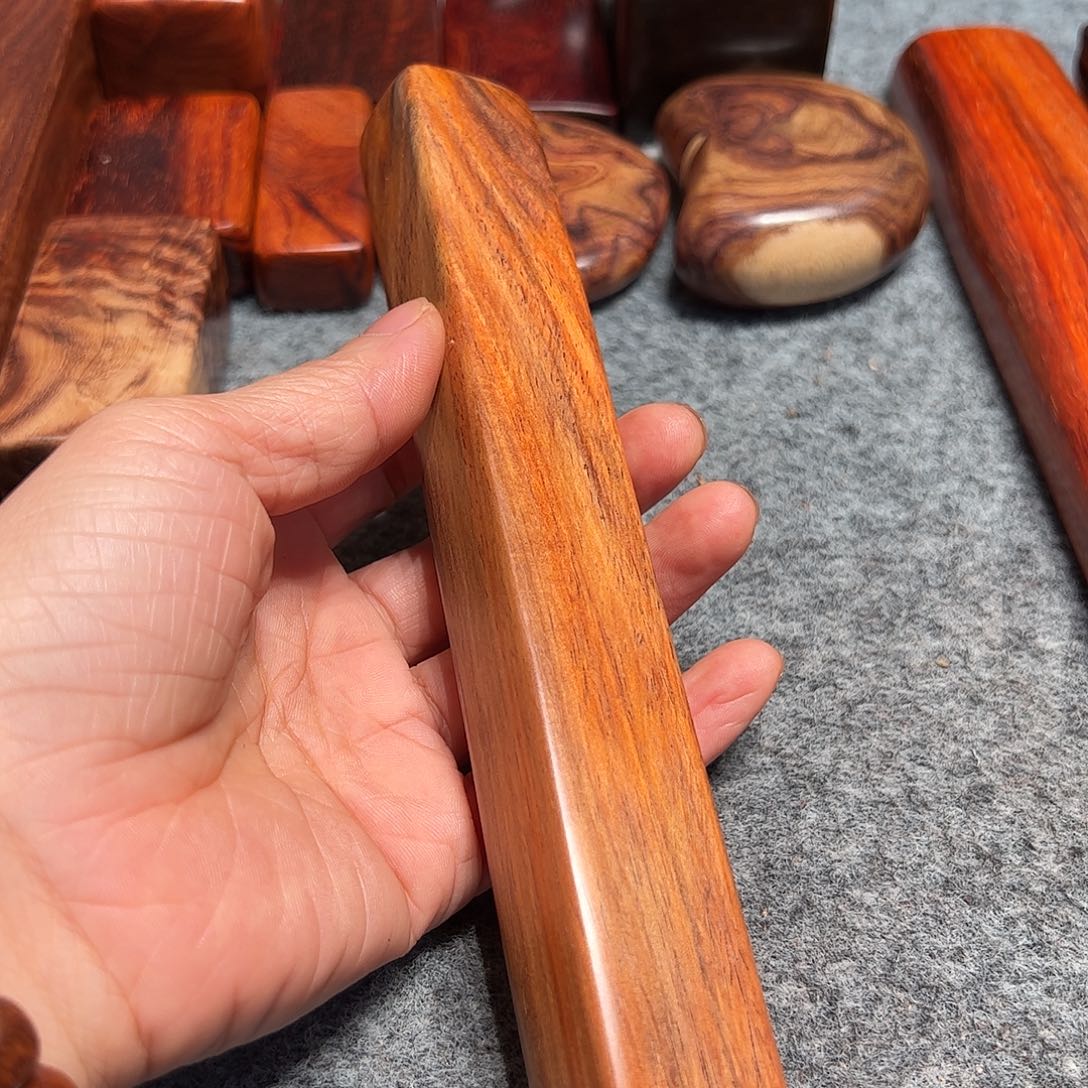 形***M交趾黄檀（大红酸枝）