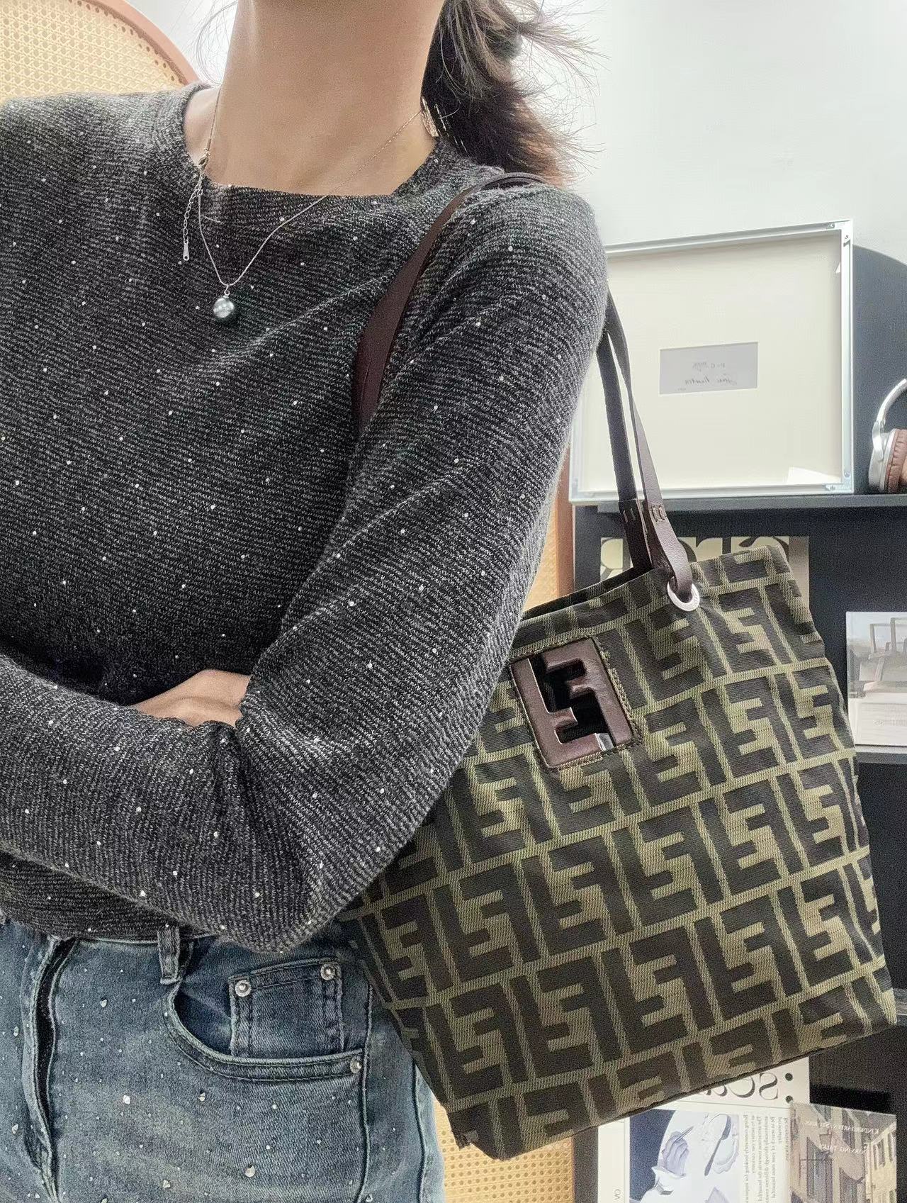 95新 FENDI/芬迪 全原老花单肩包水桶包/秋境 09600