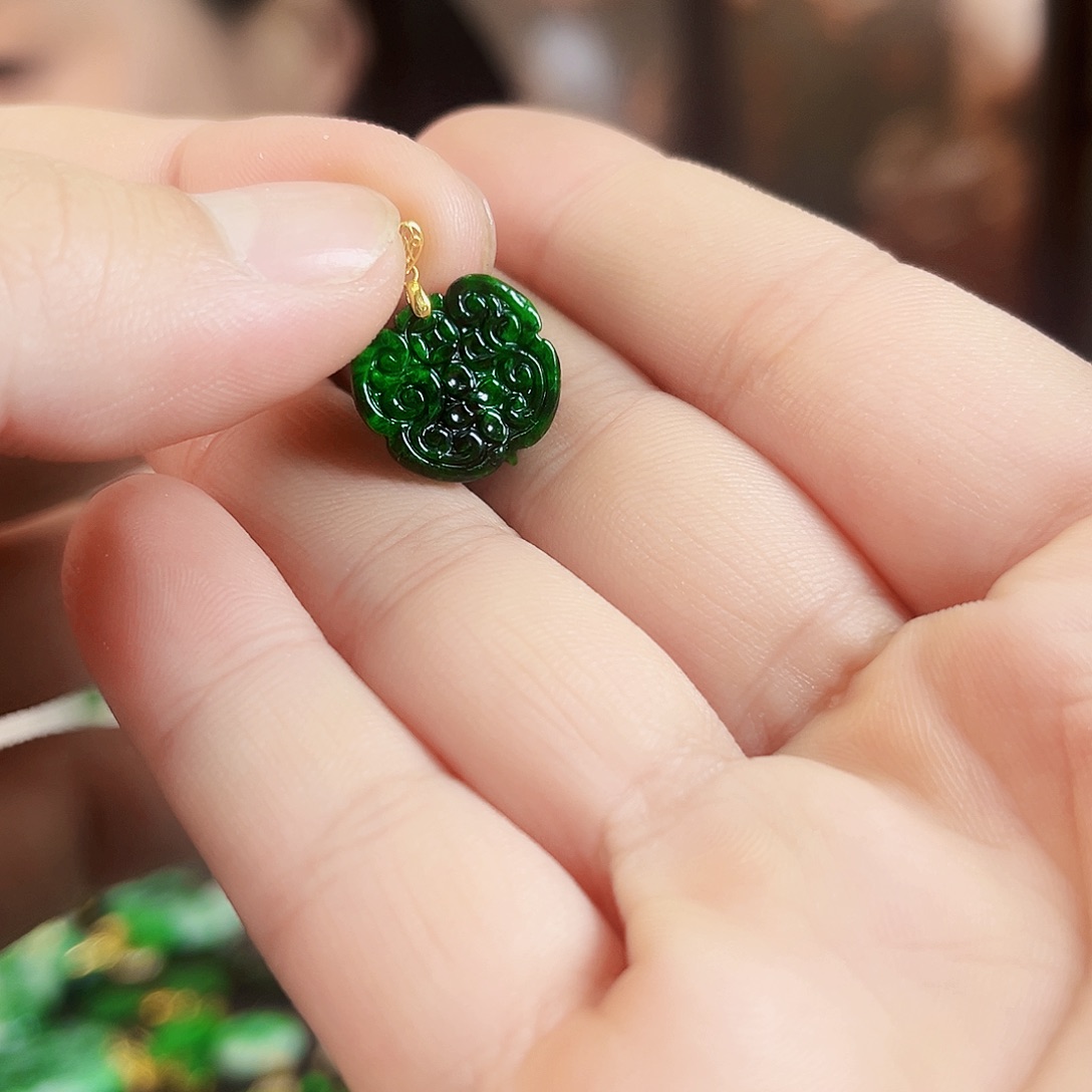 翡翠颈饰18K金镶嵌吊坠