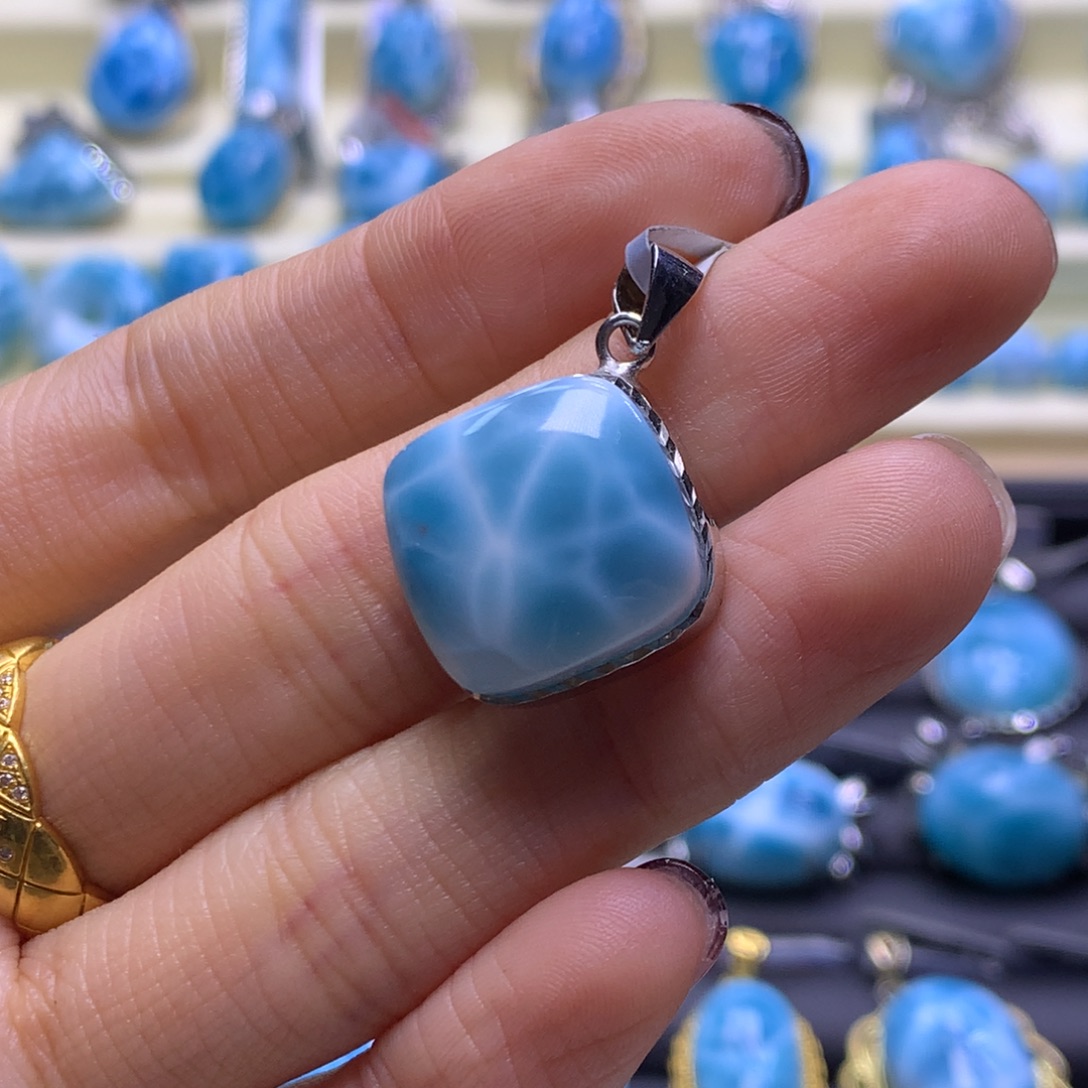 针钠钙石（海纹石）未镶嵌颈饰无事牌吊坠