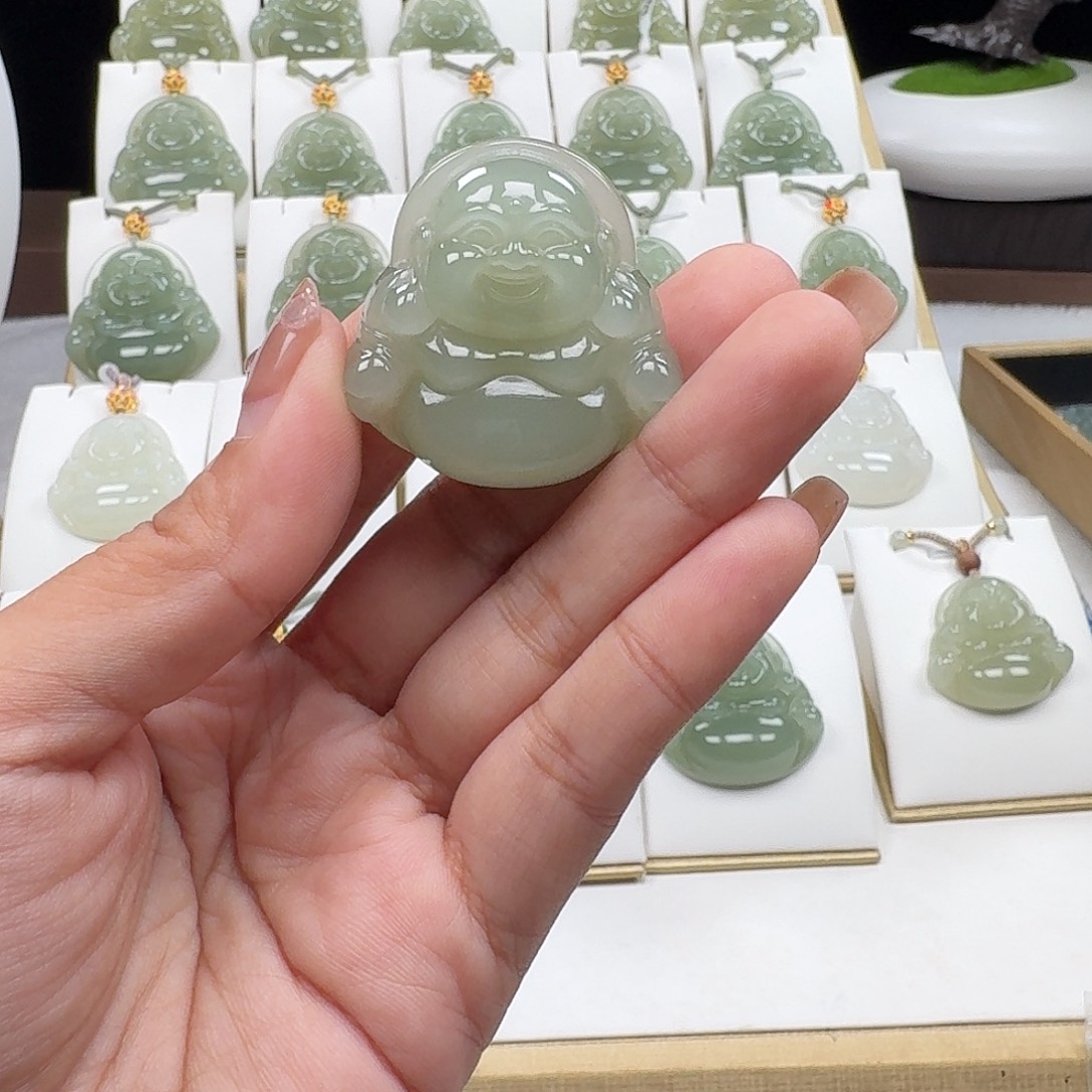 微****和田玉未镶嵌颈饰