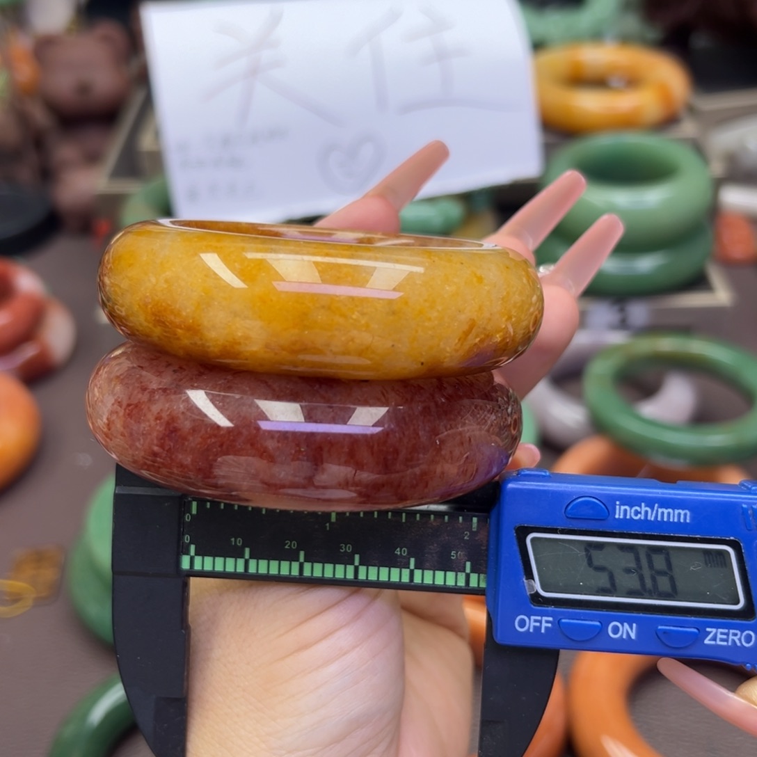 未镶嵌手镯石英岩玉