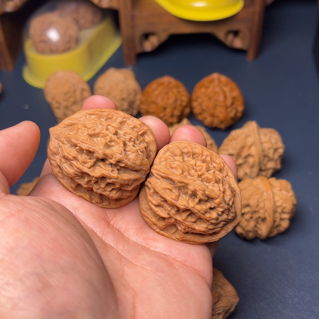 文玩核桃吊坠麦穗虎头