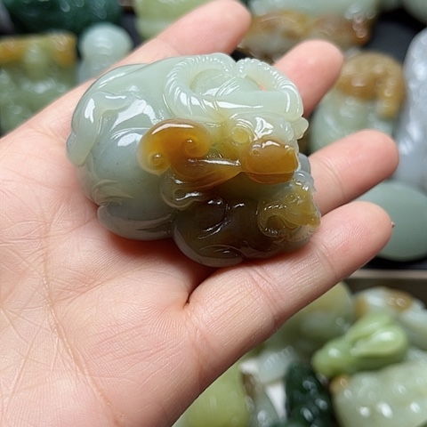 颈饰未镶嵌和田玉坦**荡