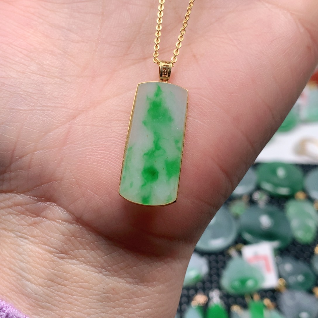 【闪购商品】翡翠吊坠(不含链)18K金镶嵌