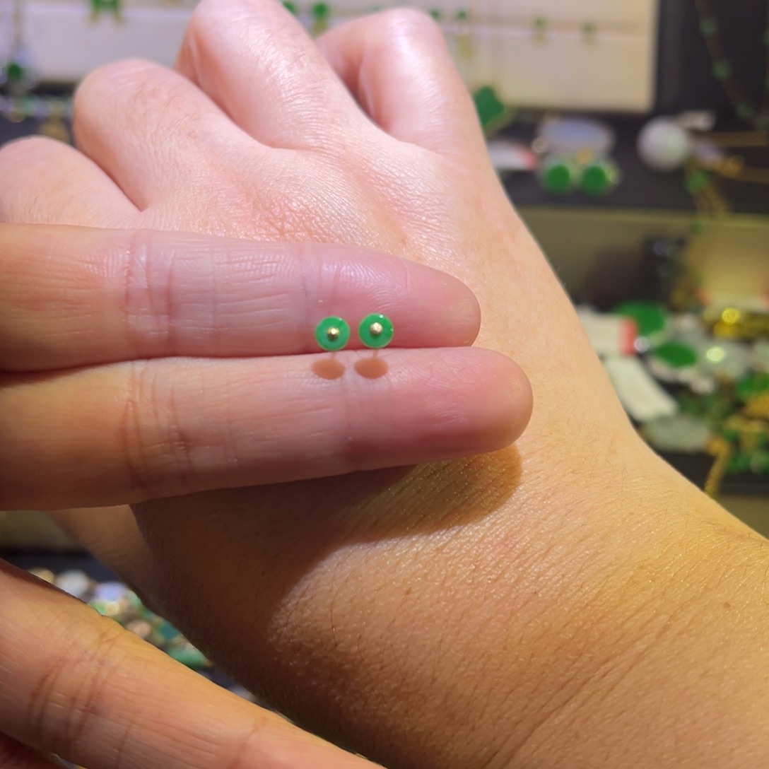 颈饰18K金镶嵌翡翠芸*耳钉