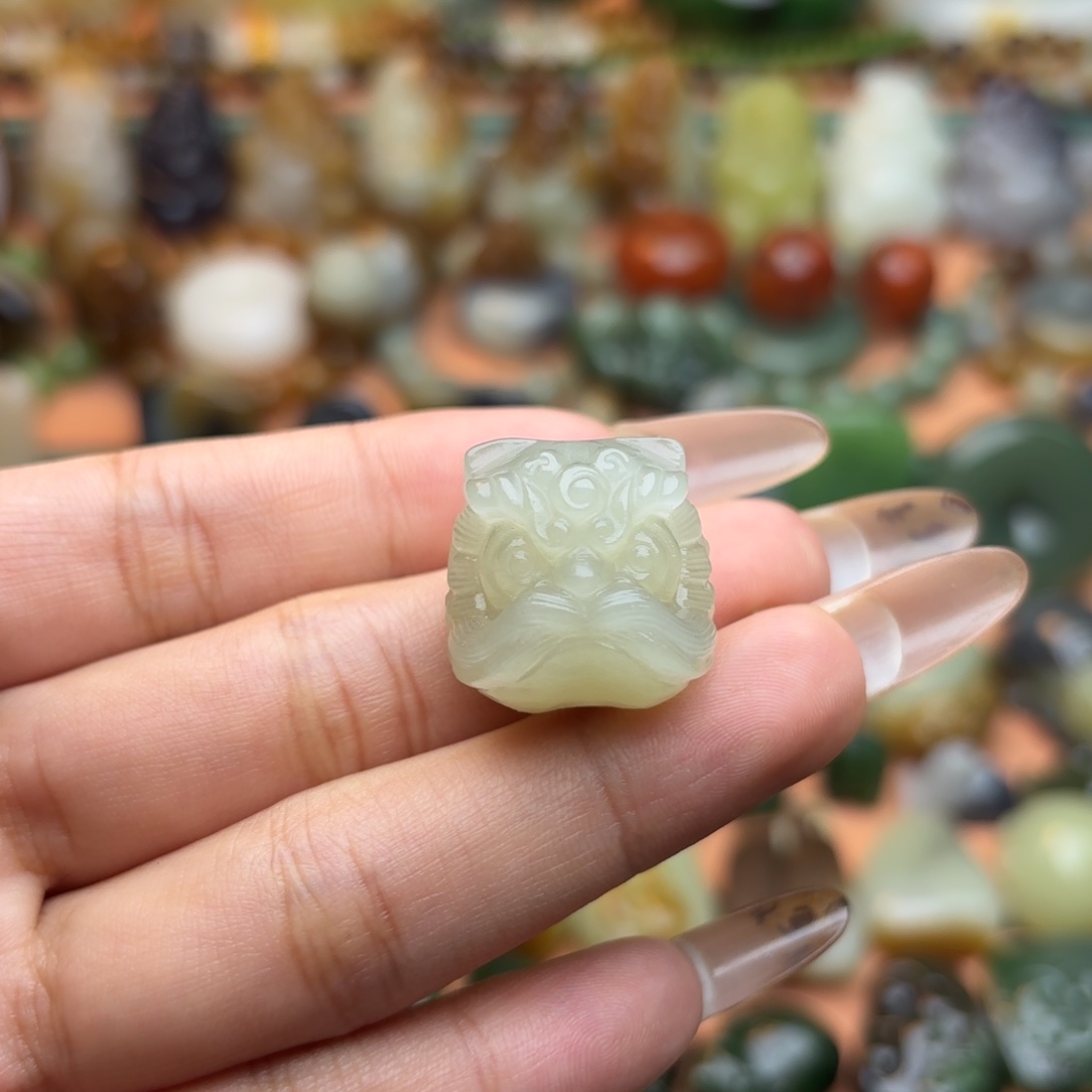 J***a和田玉未镶嵌颈饰