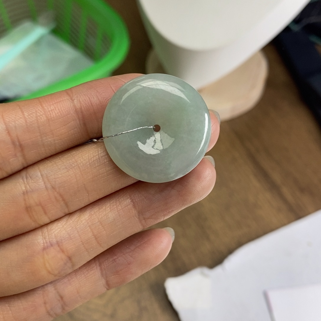 翡翠颈饰未镶嵌平安扣