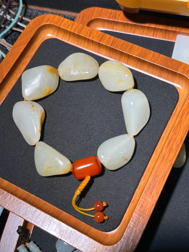 新疆和田玉手串。