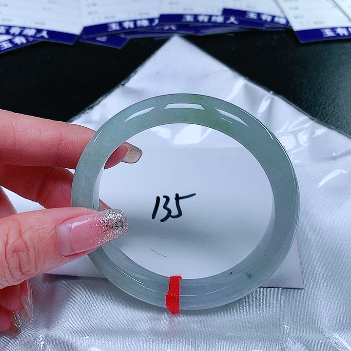 翡翠手镯未镶嵌翡翠手镯未镶嵌