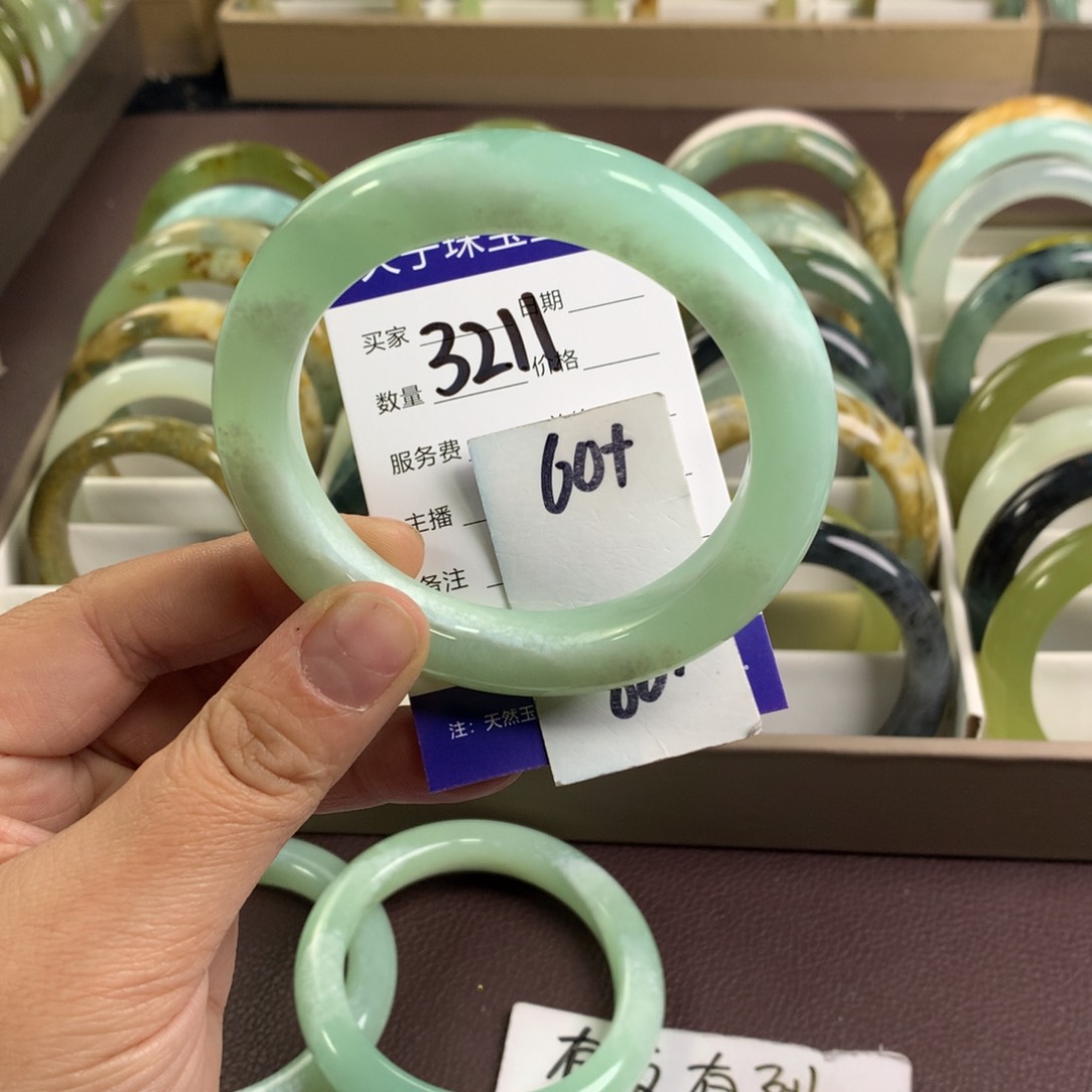 蛇纹石玉未镶嵌手镯3211