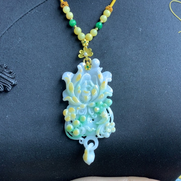 翡翠颈饰未镶嵌翡翠