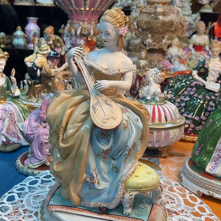 陶瓷贵妇弹琵琶 高31厘米 老货库存