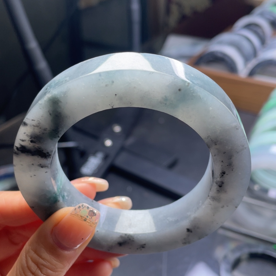 定制翡翠未镶嵌翡翠手镯