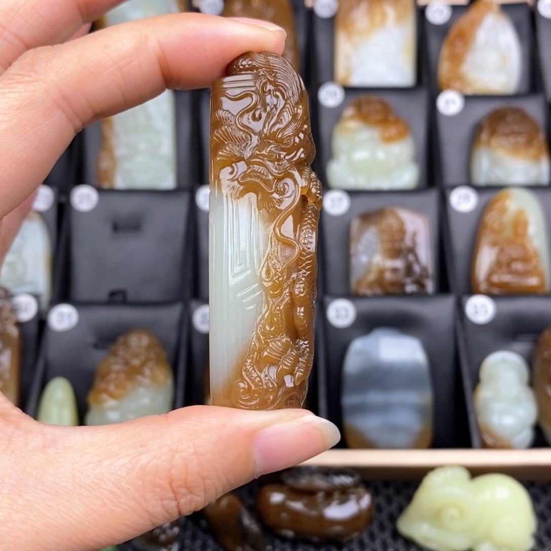 和田玉颈饰未镶嵌紫**云