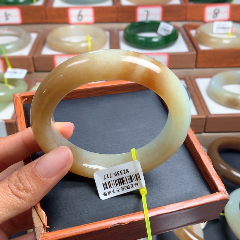 【闪购商品】和田玉手镯未镶嵌5556