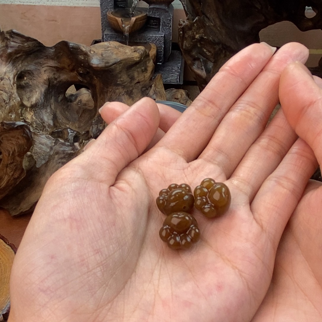 云***儿和田玉（糖玉）未镶嵌颈饰