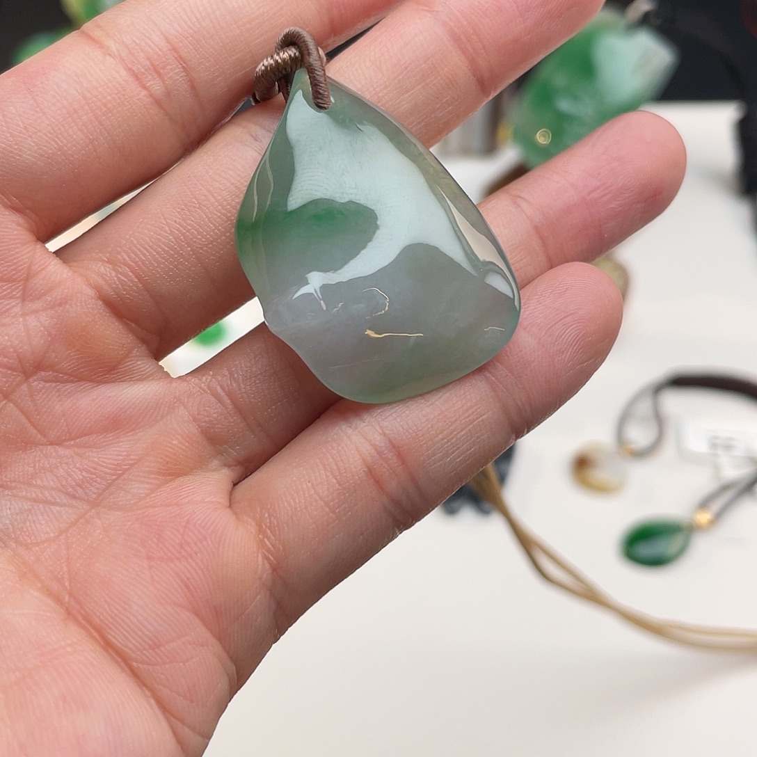 翡翠未镶嵌颈饰福到