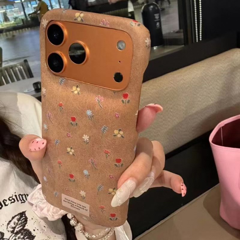 满屏碎花鼓包皮质适用于iPhone16promax手机壳15少女14可爱13复古