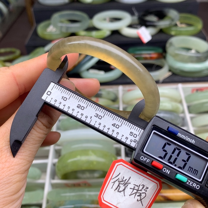 蛇纹石玉未镶嵌手镯486