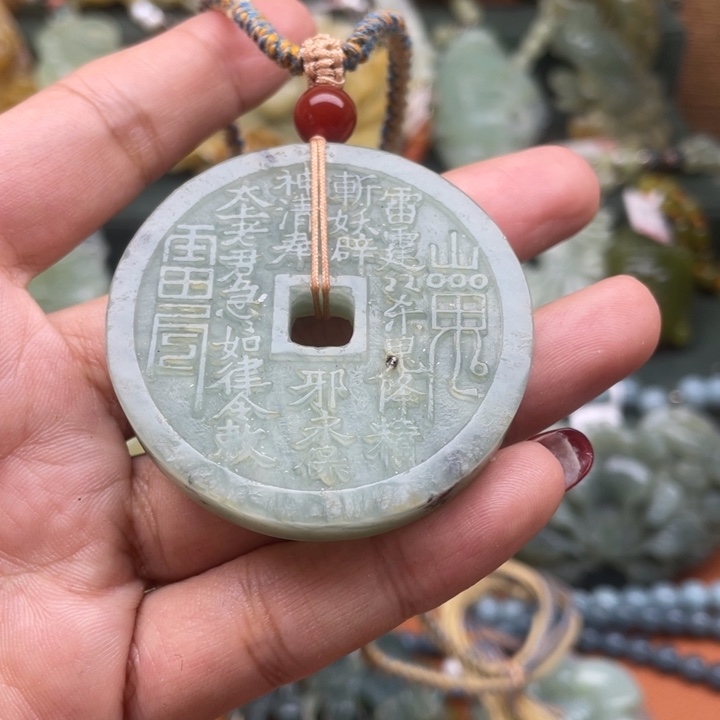 蛇纹石玉吊坠合金