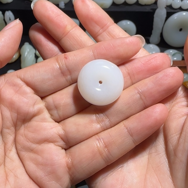 和田玉颈饰未镶嵌鲤**飞