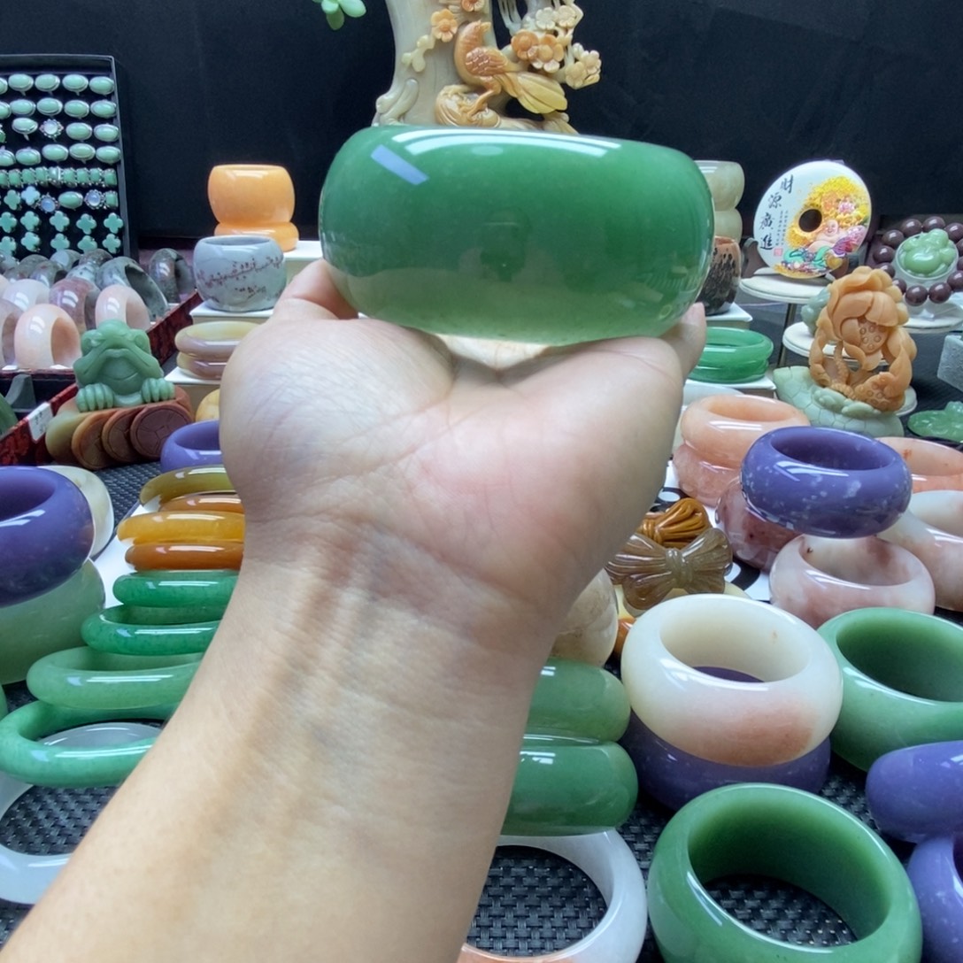老***猫石英质玉未镶嵌手镯