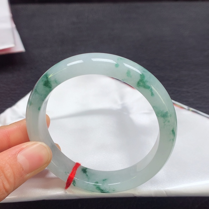 翡翠手镯未镶嵌57圈