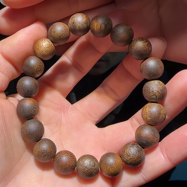 沉香手串透顶绿1.1手串12克+