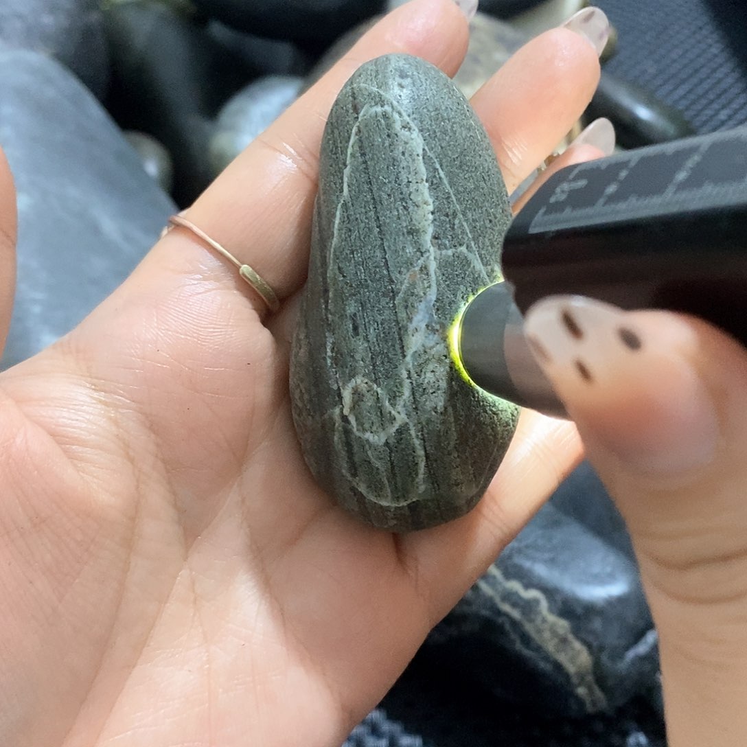 未镶嵌和田玉（糖玉）挂件普****?