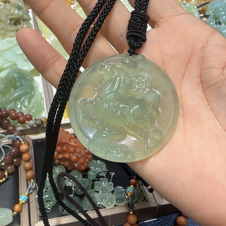 蛇纹石玉未镶嵌吊坠