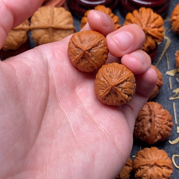 文玩核桃吊坠四棱