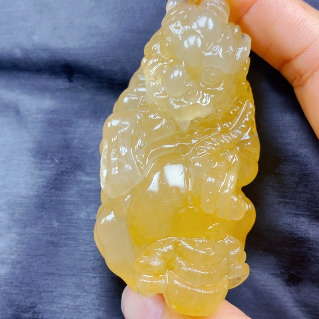 石英质玉（黄龙玉）颈饰未镶嵌