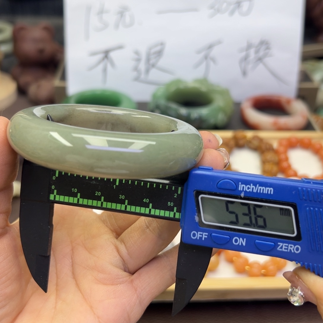 未镶嵌手镯石英岩玉