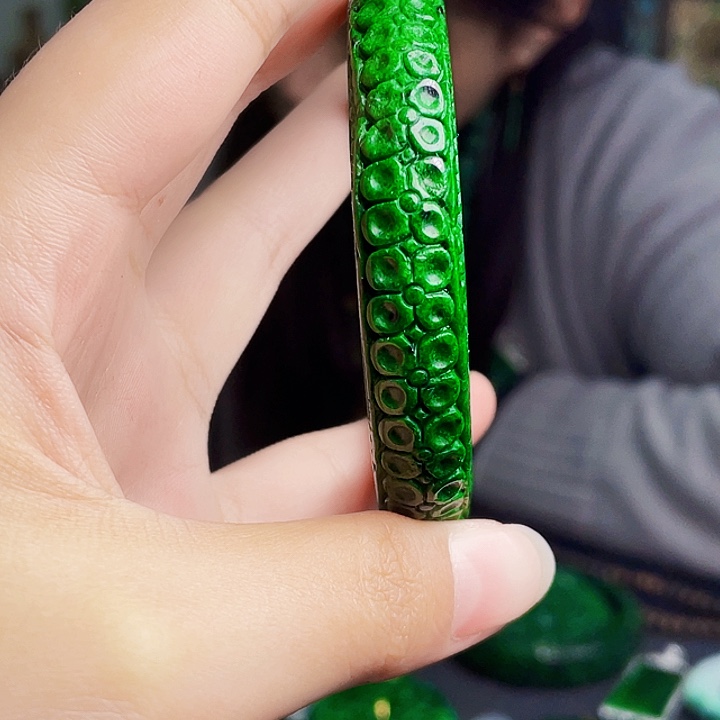 翡翠未镶嵌颈饰多样性58.5