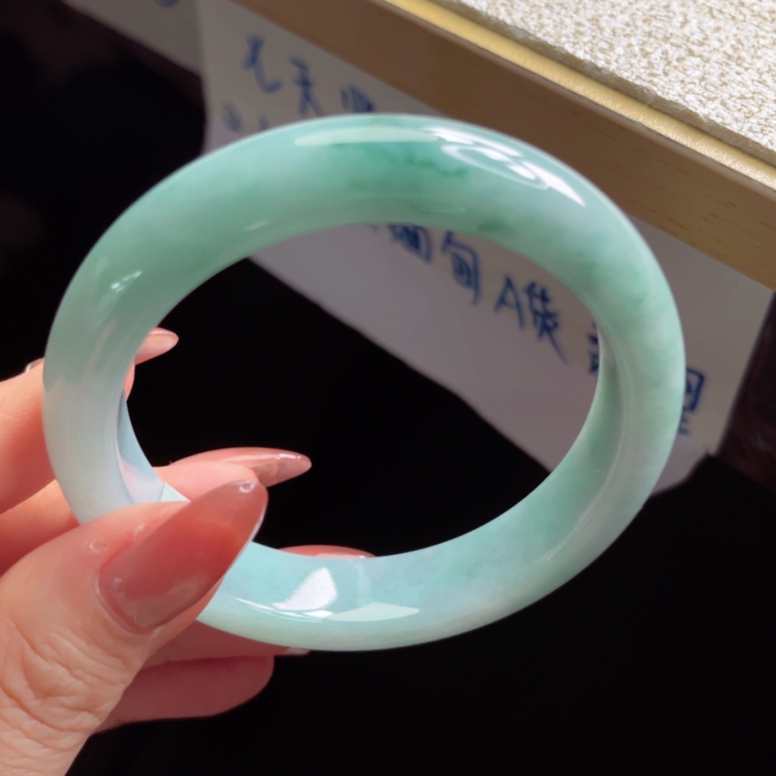 翡翠未镶嵌手镯手镯