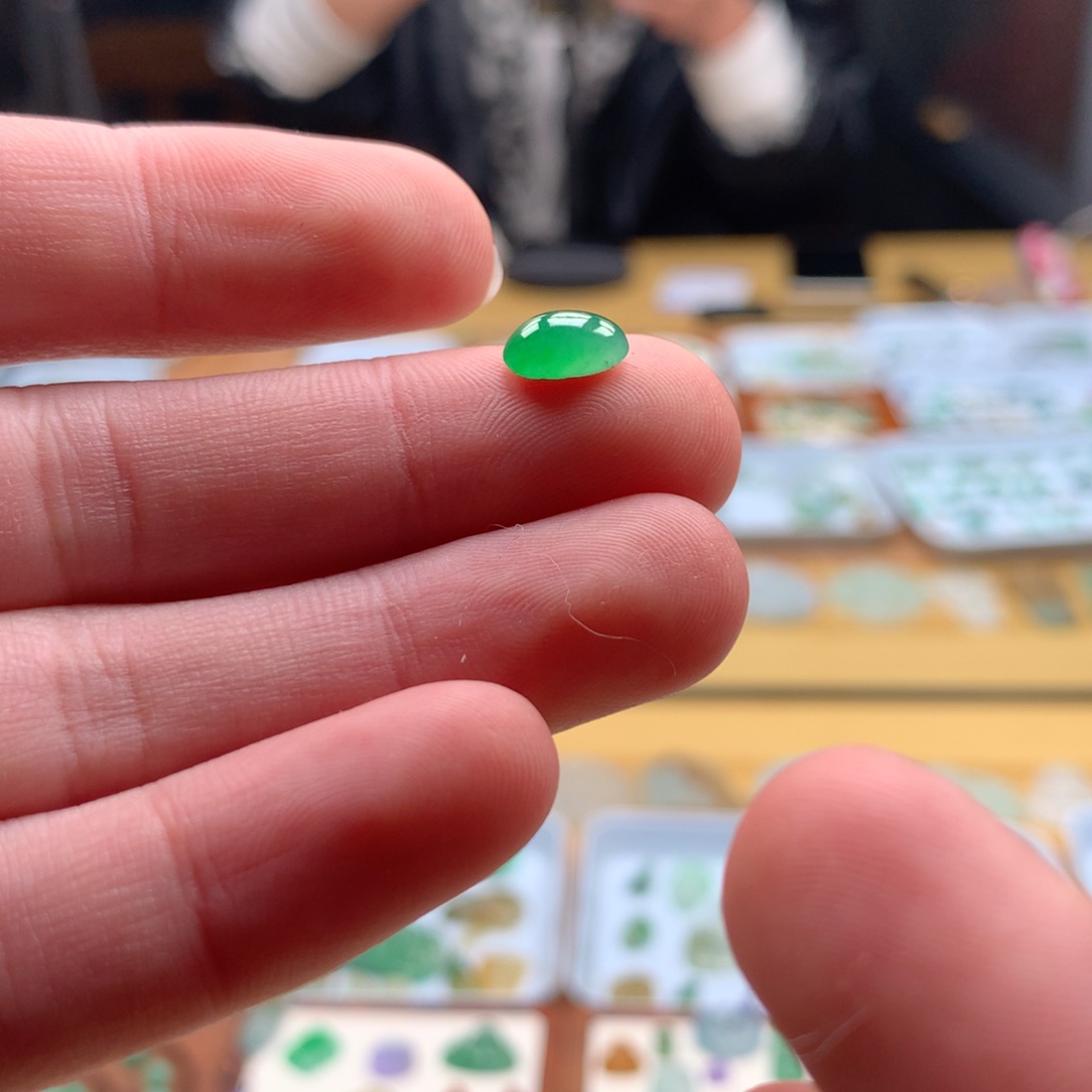 清***～翡翠未镶嵌颈饰绿蛋面