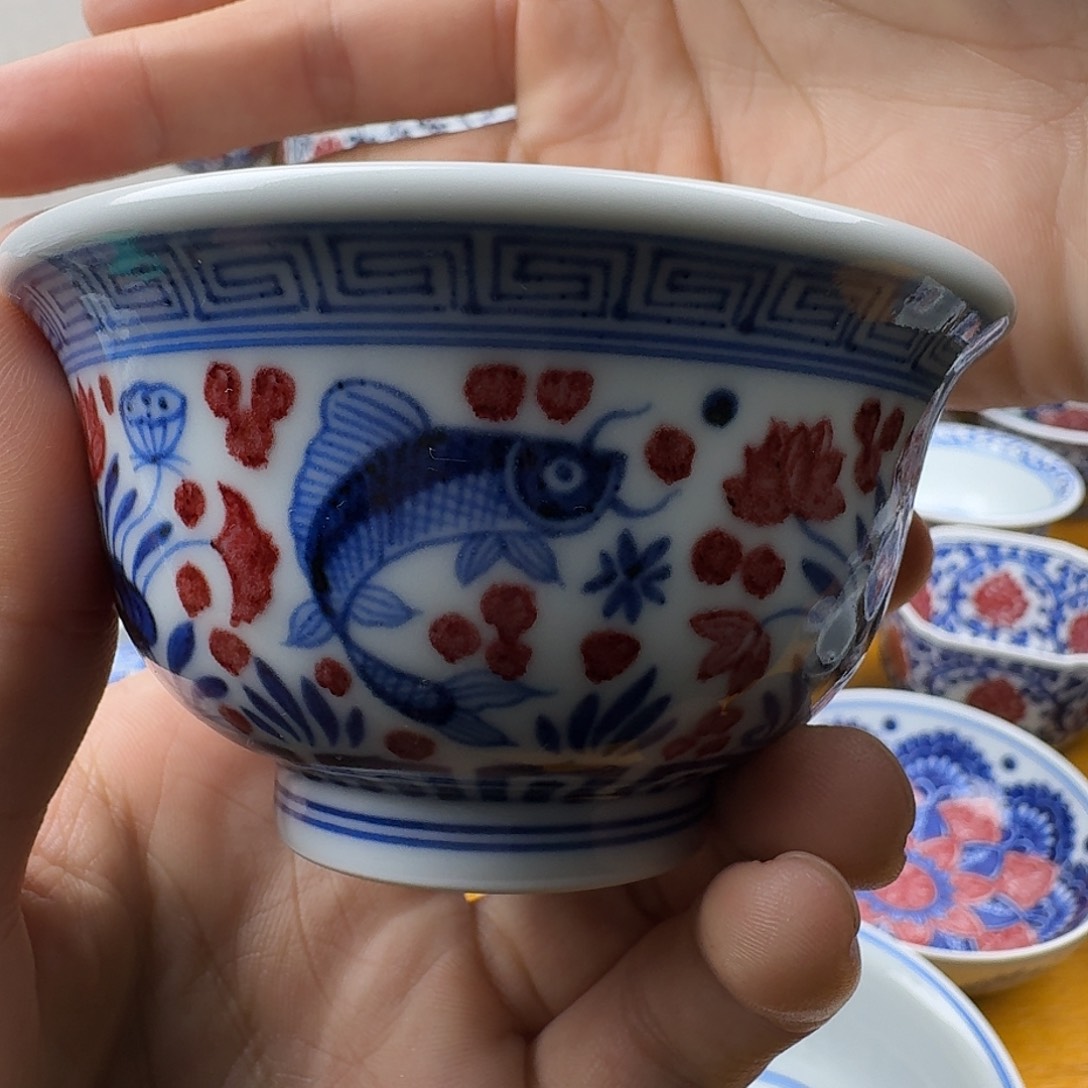 当代釉里红鱼藻压手杯