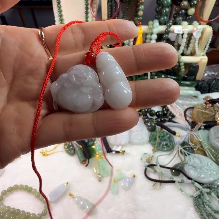 翡翠未镶嵌颈饰2件18