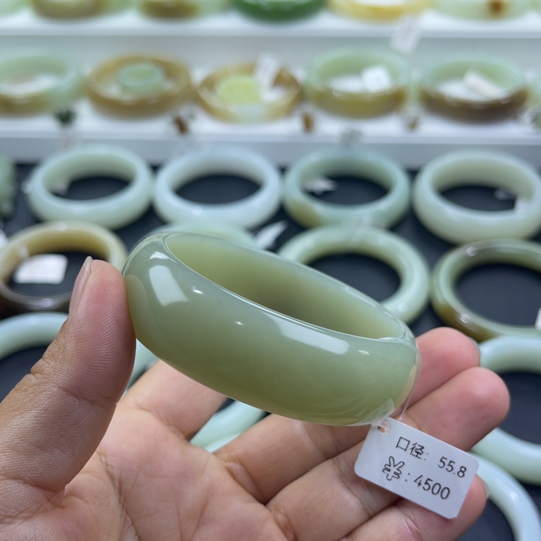 未镶嵌手镯和田玉