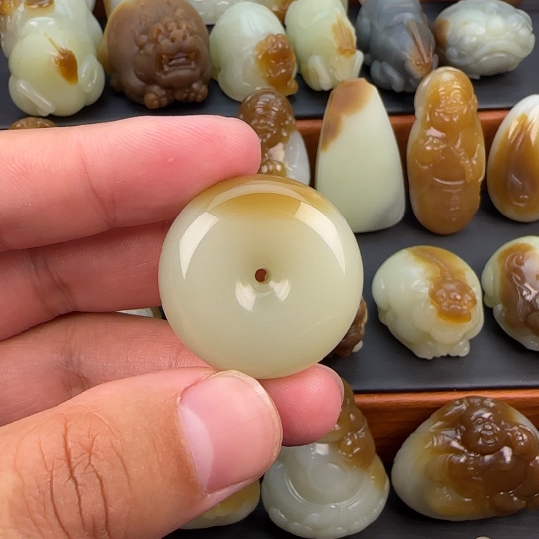和田玉（糖玉）未镶嵌颈饰笨**～