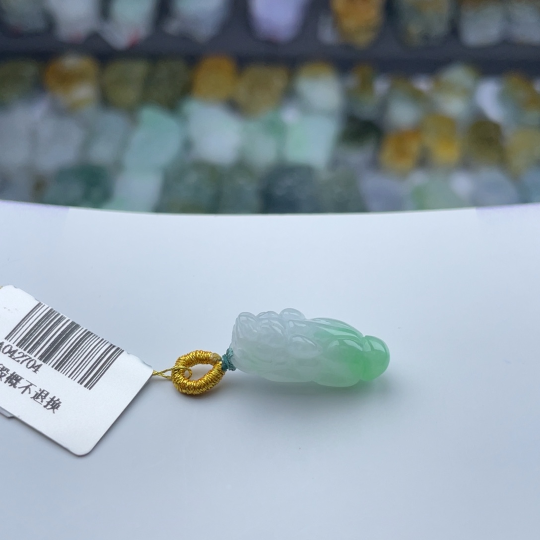 翡翠未镶嵌颈饰貔貅