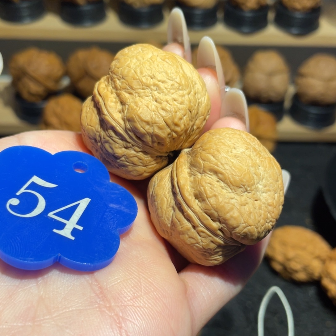 方尊元宝核桃34。     