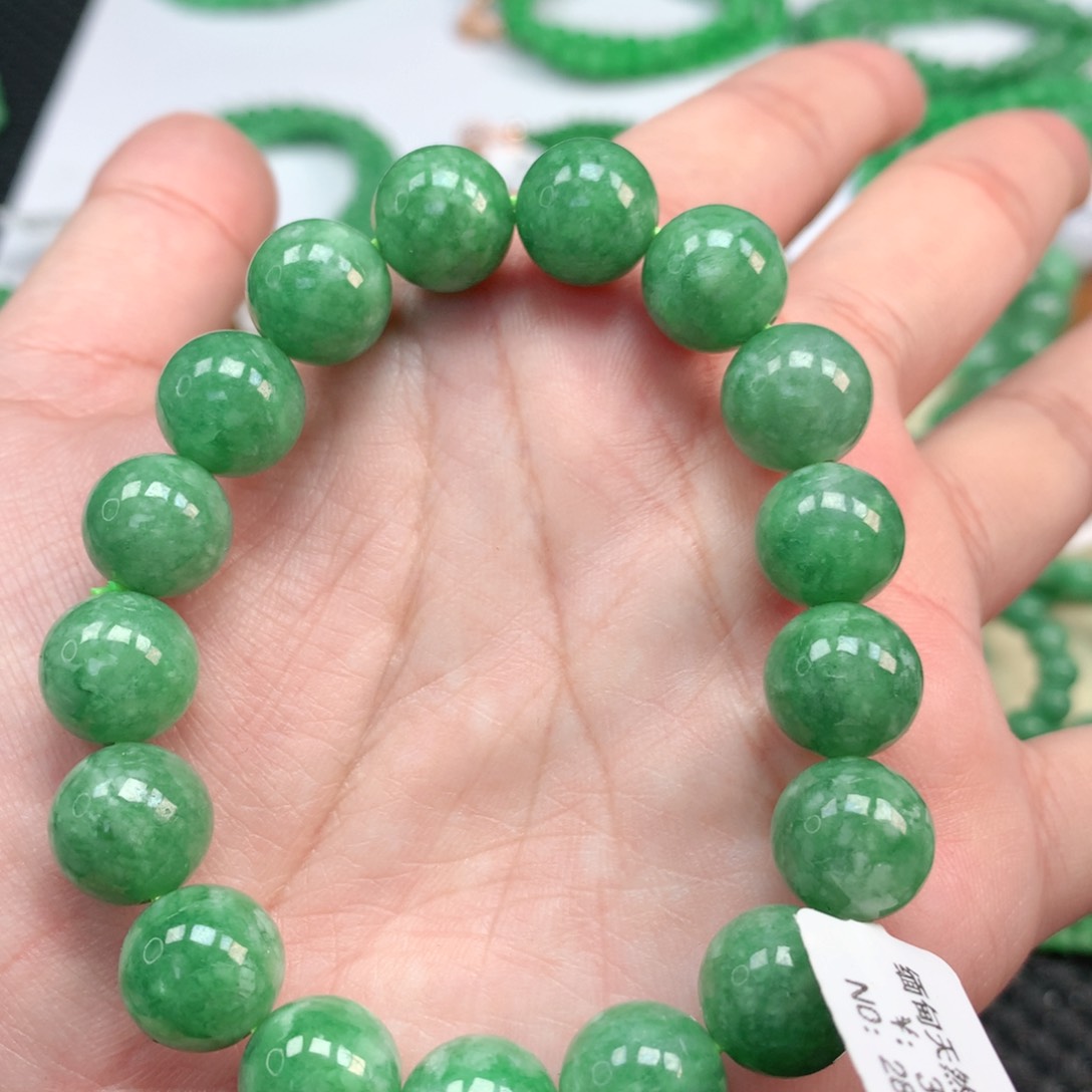 翡翠手链未镶嵌翡翠