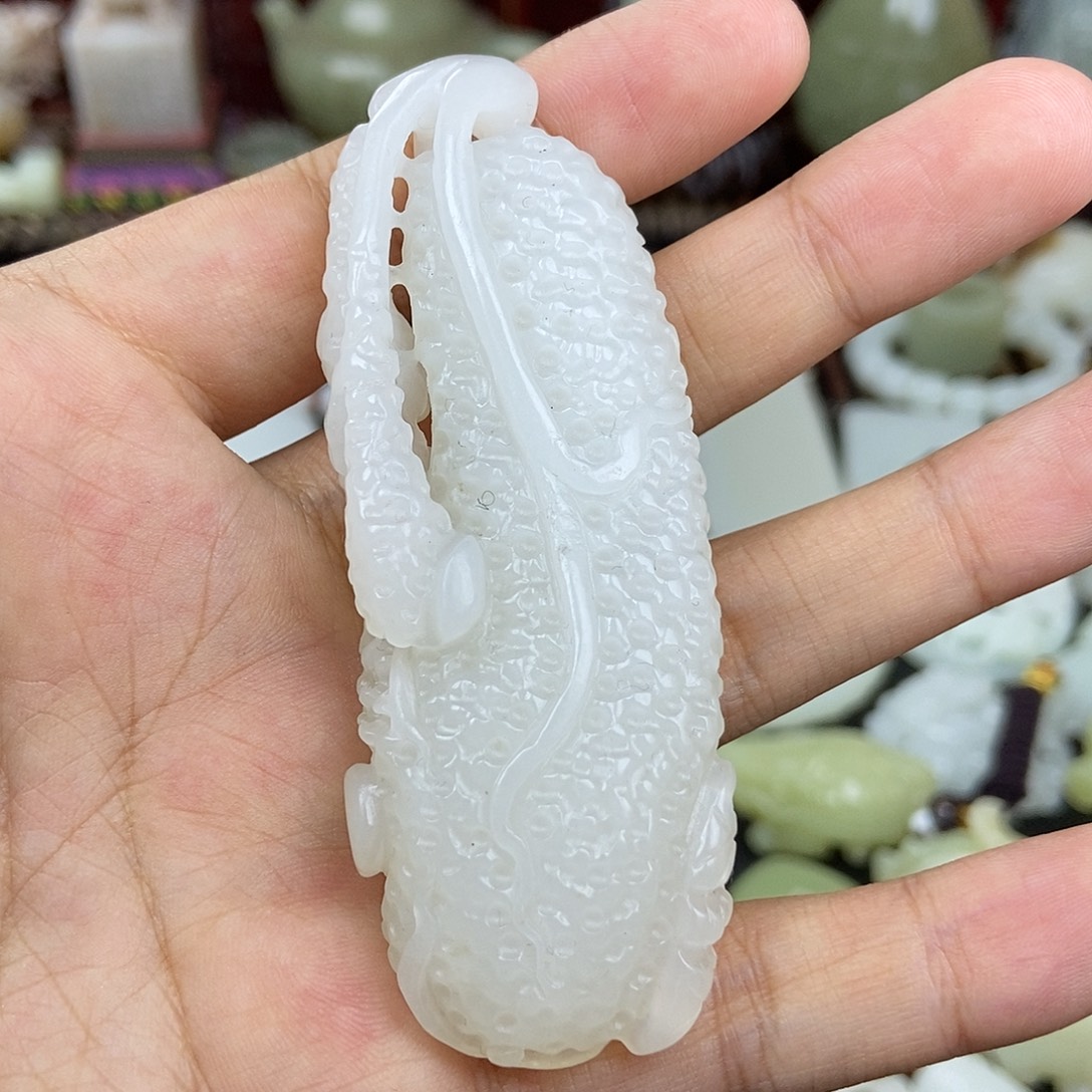 和田玉未镶嵌把件