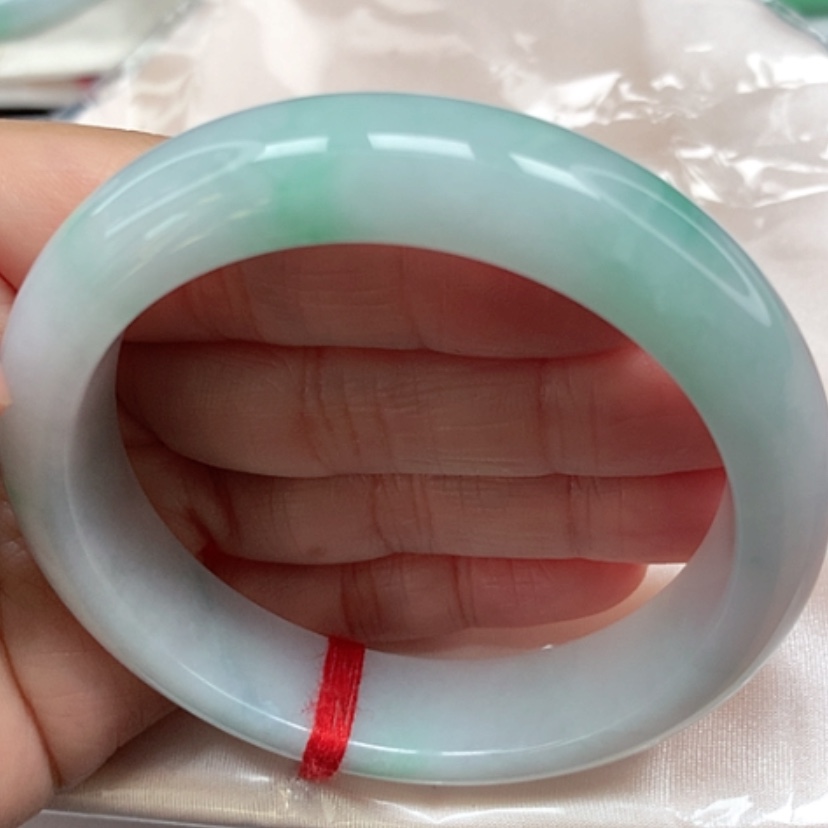 【闪购商品】翡翠手镯未镶嵌冰润飘阳绿手镯5455圈39