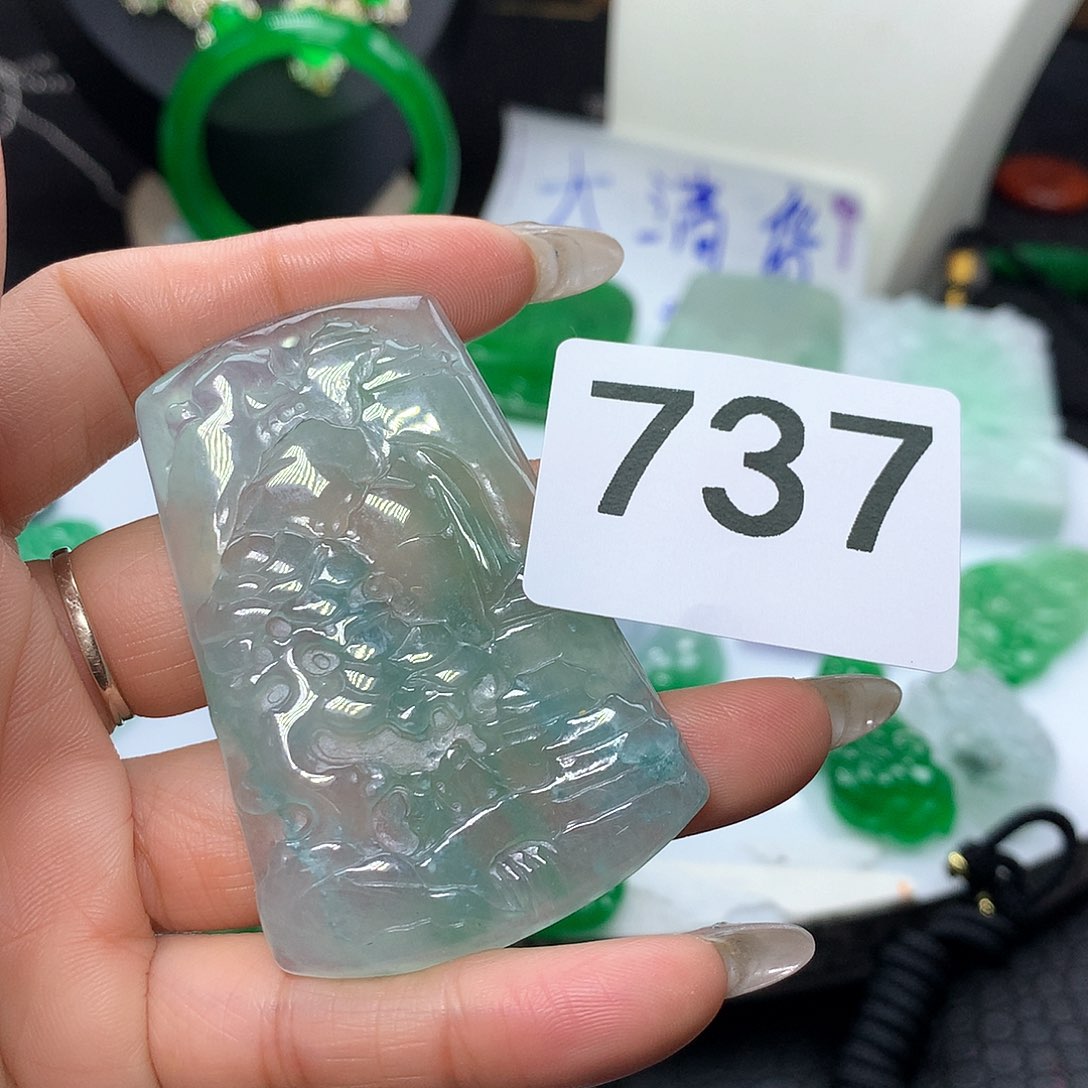 翡翠吊坠(赠链)未镶嵌