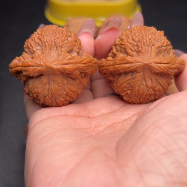 桃核把件45南疆石狮子头